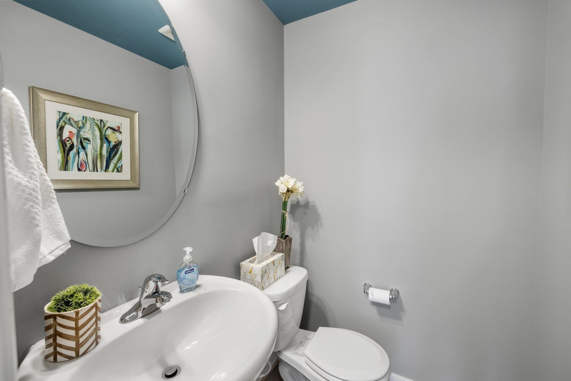 013_Devon_Powder Room