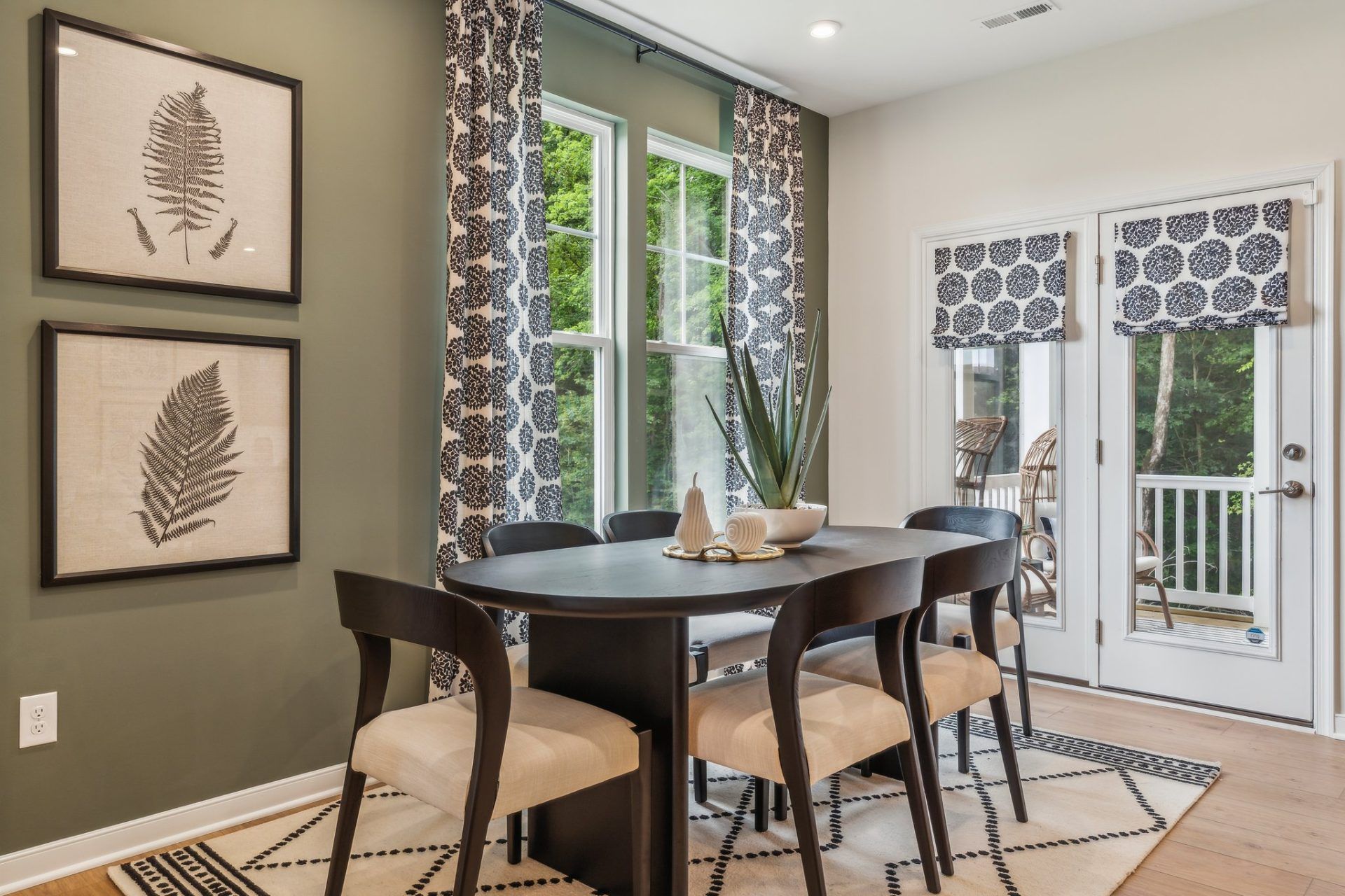 03 Dining Area