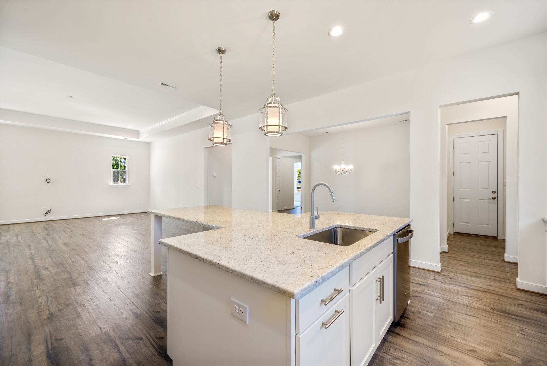 11-Kitchen_Family Room