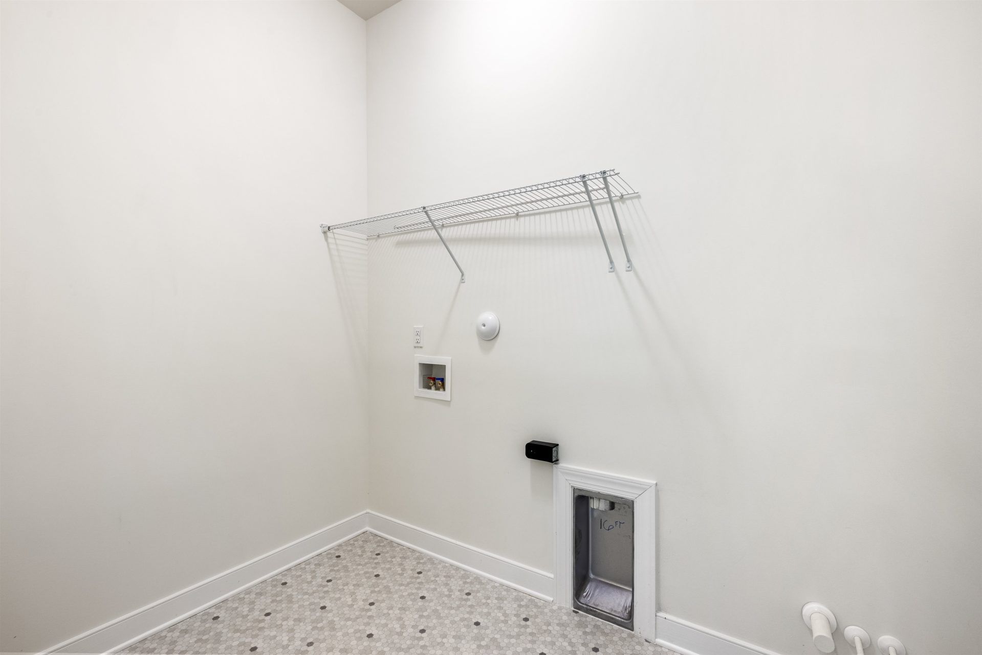 28-Laundry Room