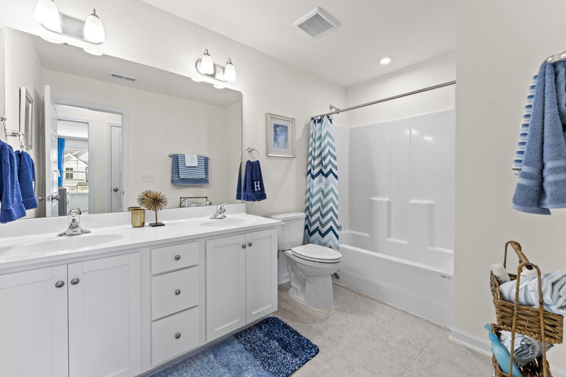 32-Full Bath 2 HHHunt Homes