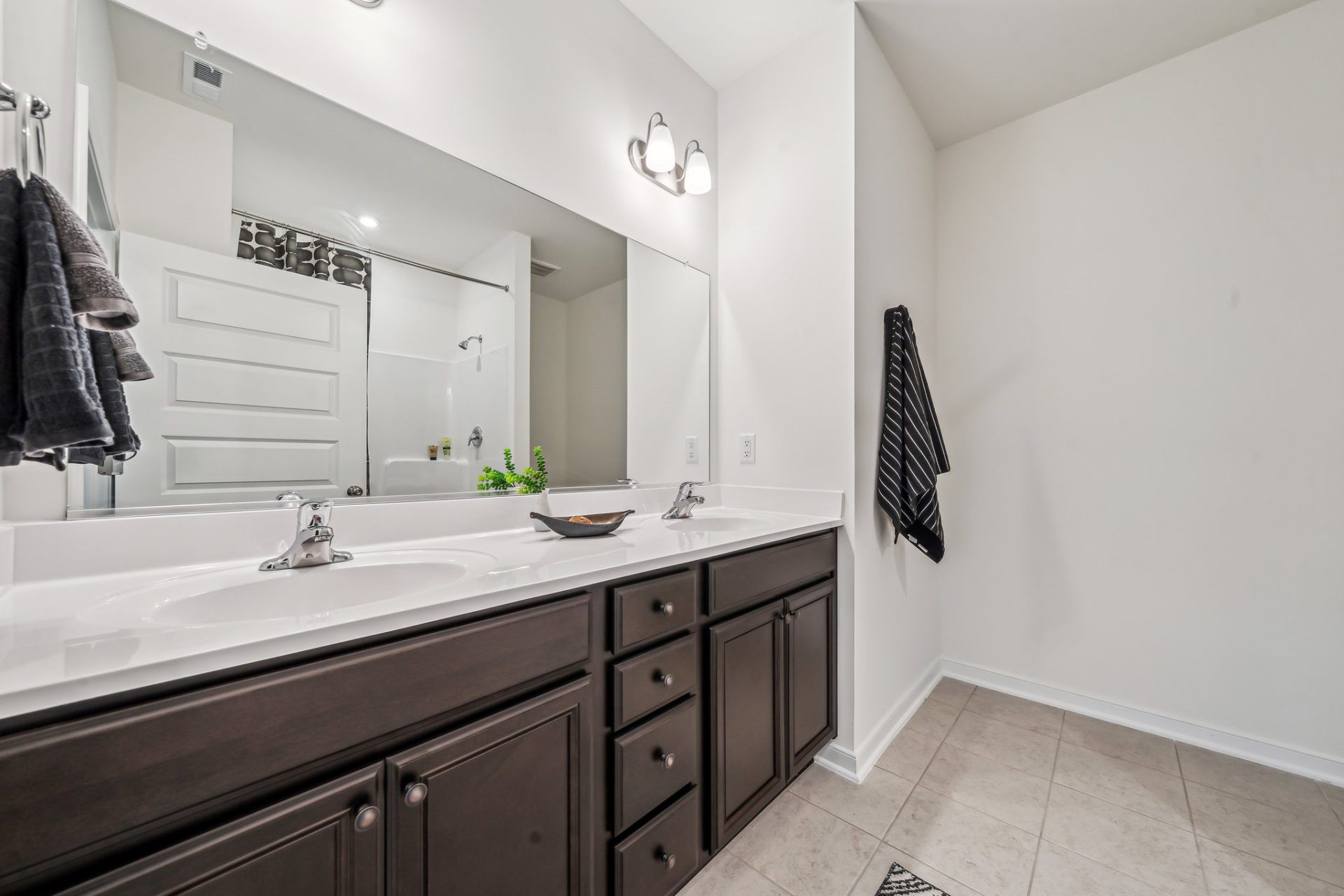 17- Maxwell HHHunt Homes First Floor Primary Bathroom