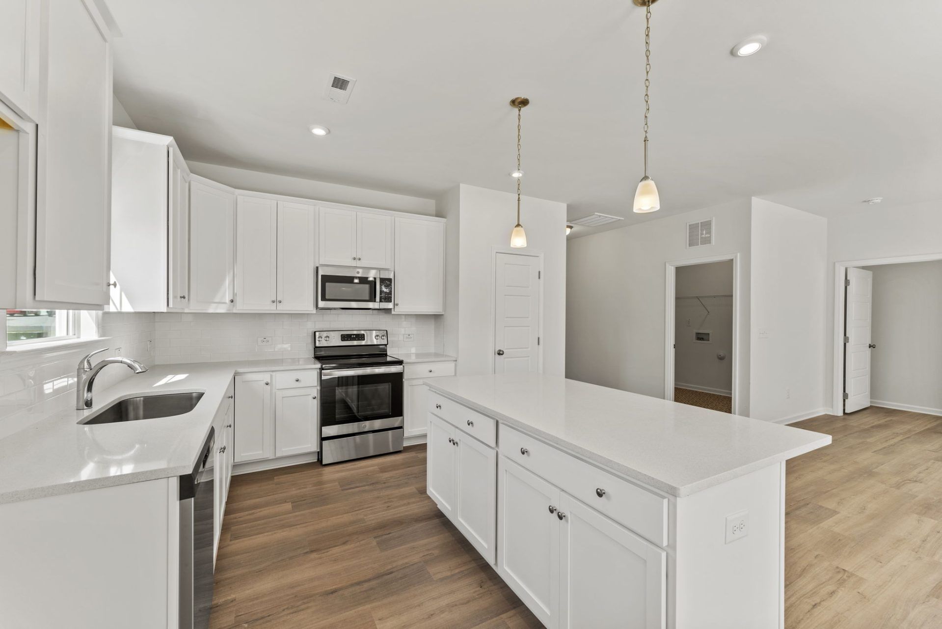 16-Kitchen HHHunt Homes