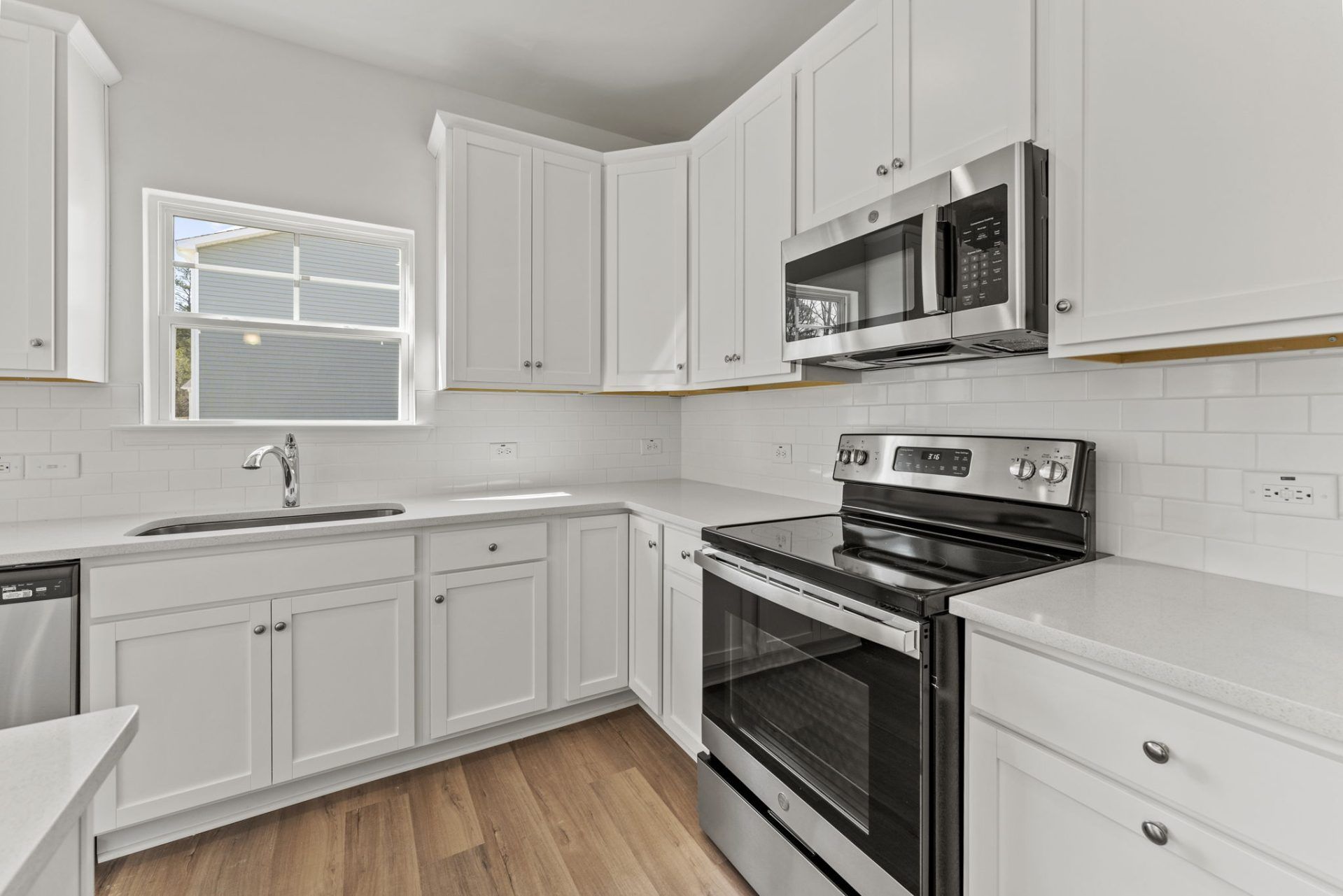 17-Kitchen HHHunt Homes