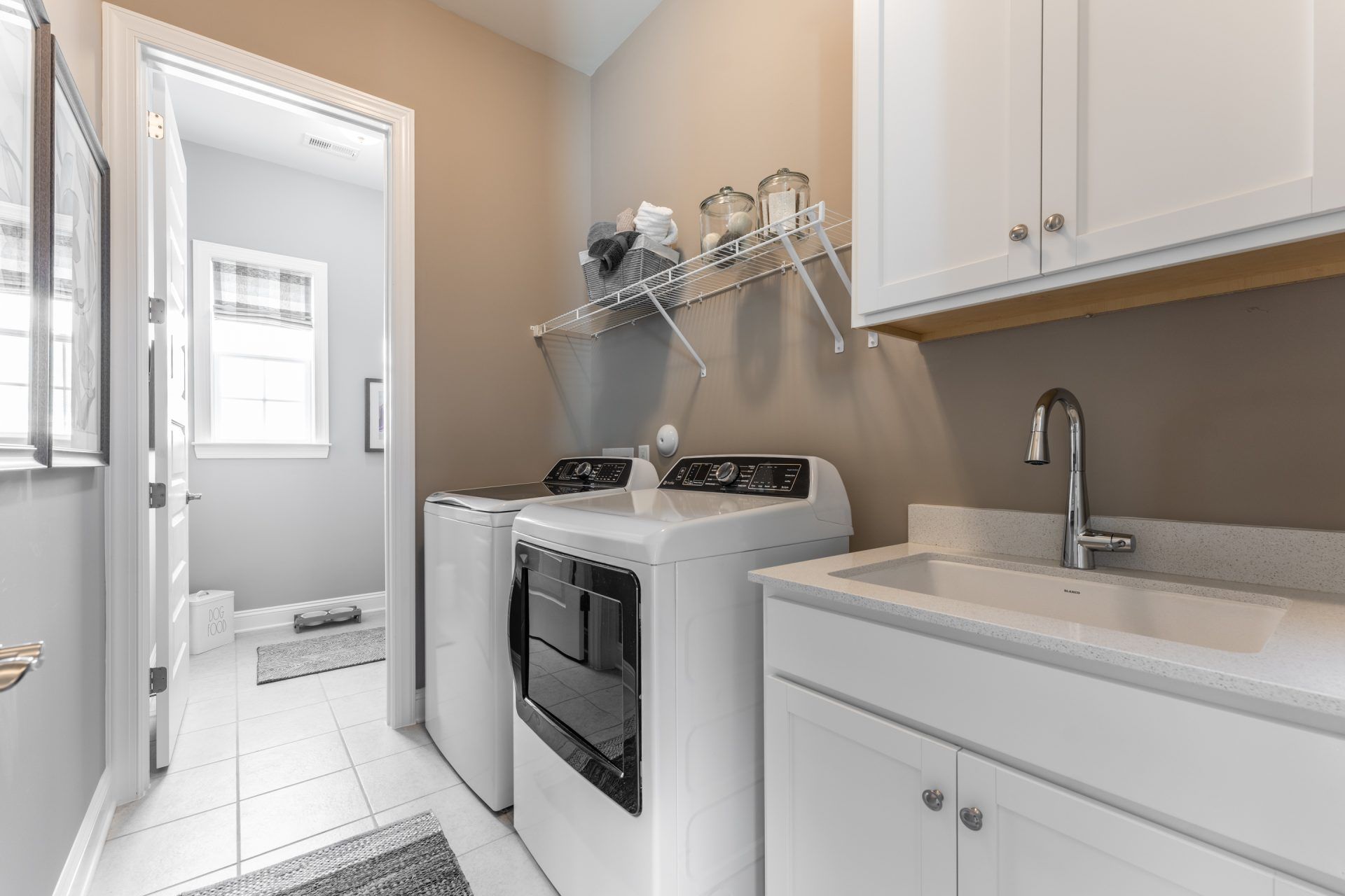 07 HHHunt Homes Retreat Laundry Room