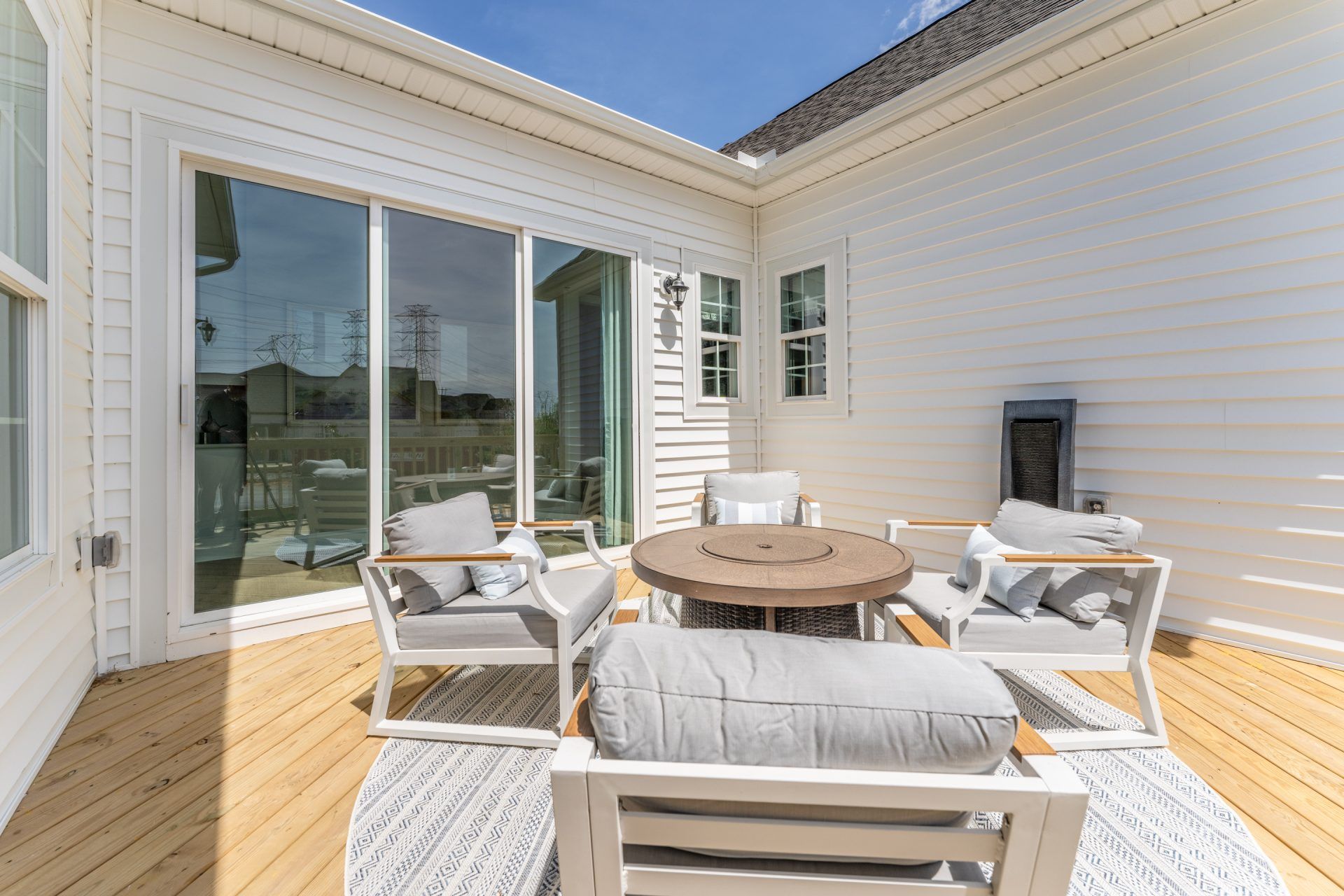 33 HHHunt Homes Retreat Courtyard