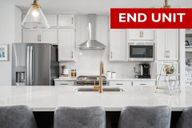 Innsbrook Square Townhomes por HHHunt Homes en Richmond-Petersburg Virginia