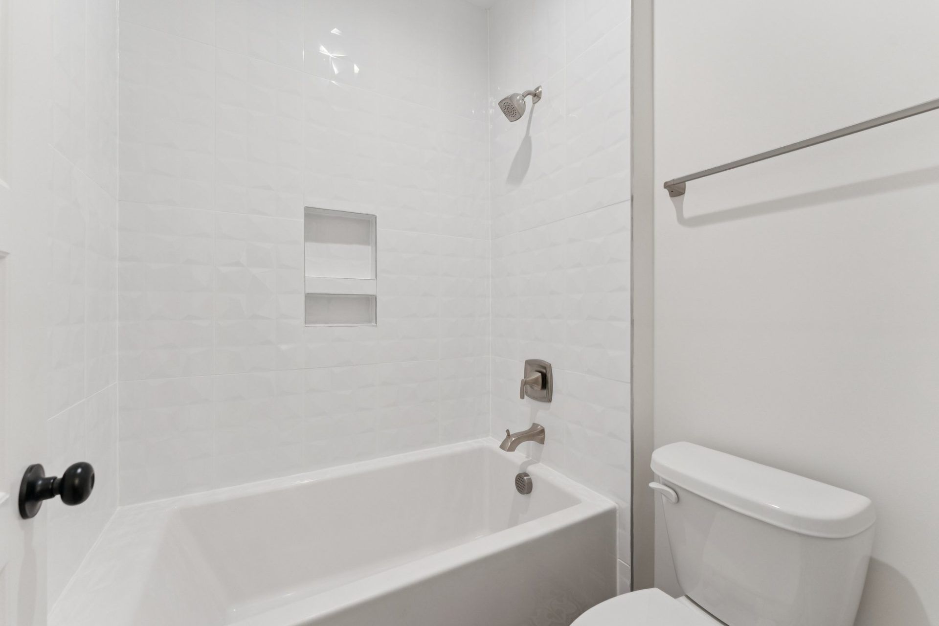30- HHHunt Homes Buckingham Second Floor Bathroom
