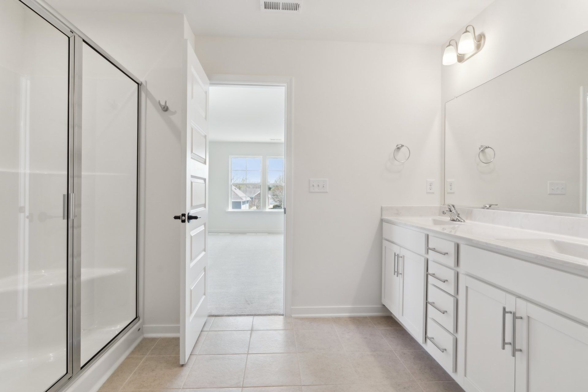 26- HHHunt Homes Franklin Primary Bathroom