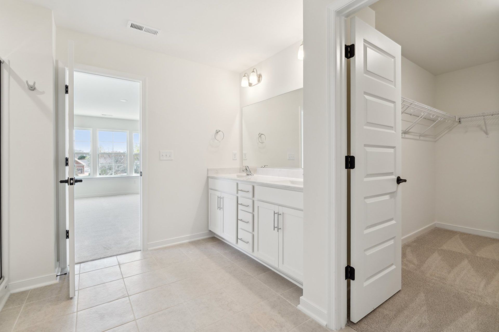 29- HHHunt Homes Franklin Primary Bathroom and Closet entry