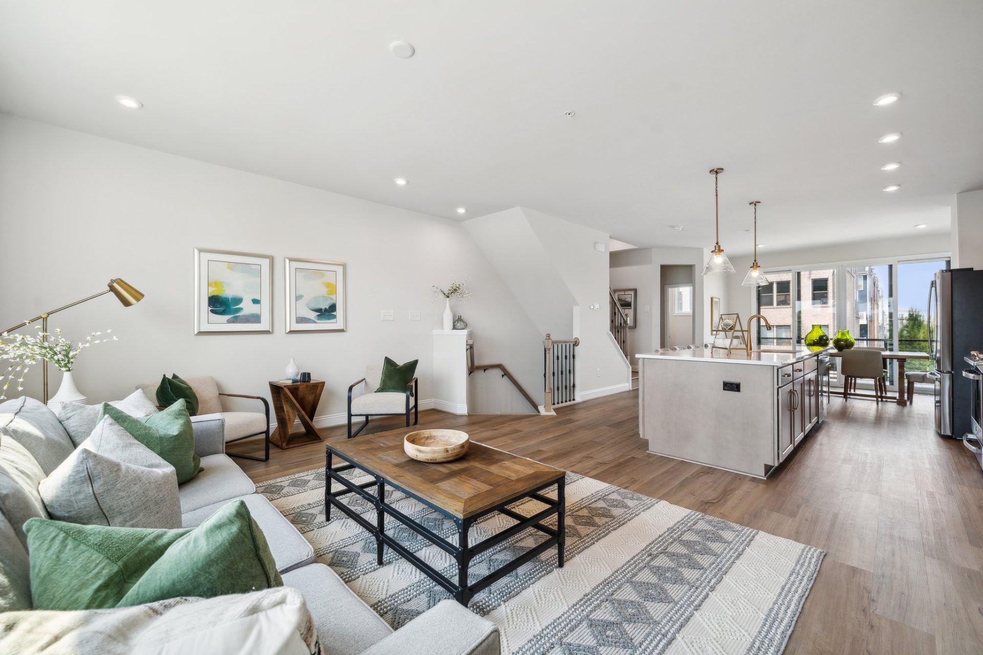 005 Living and Kitchen