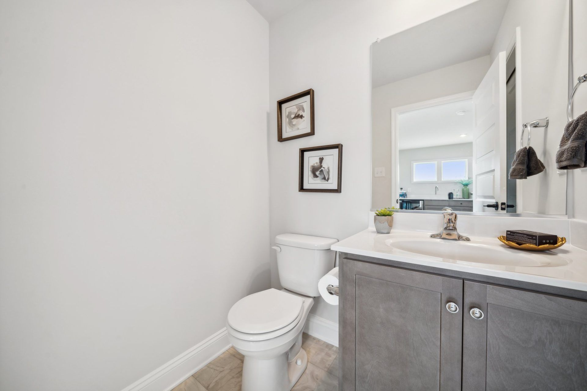 028 4th Floor Powder Room