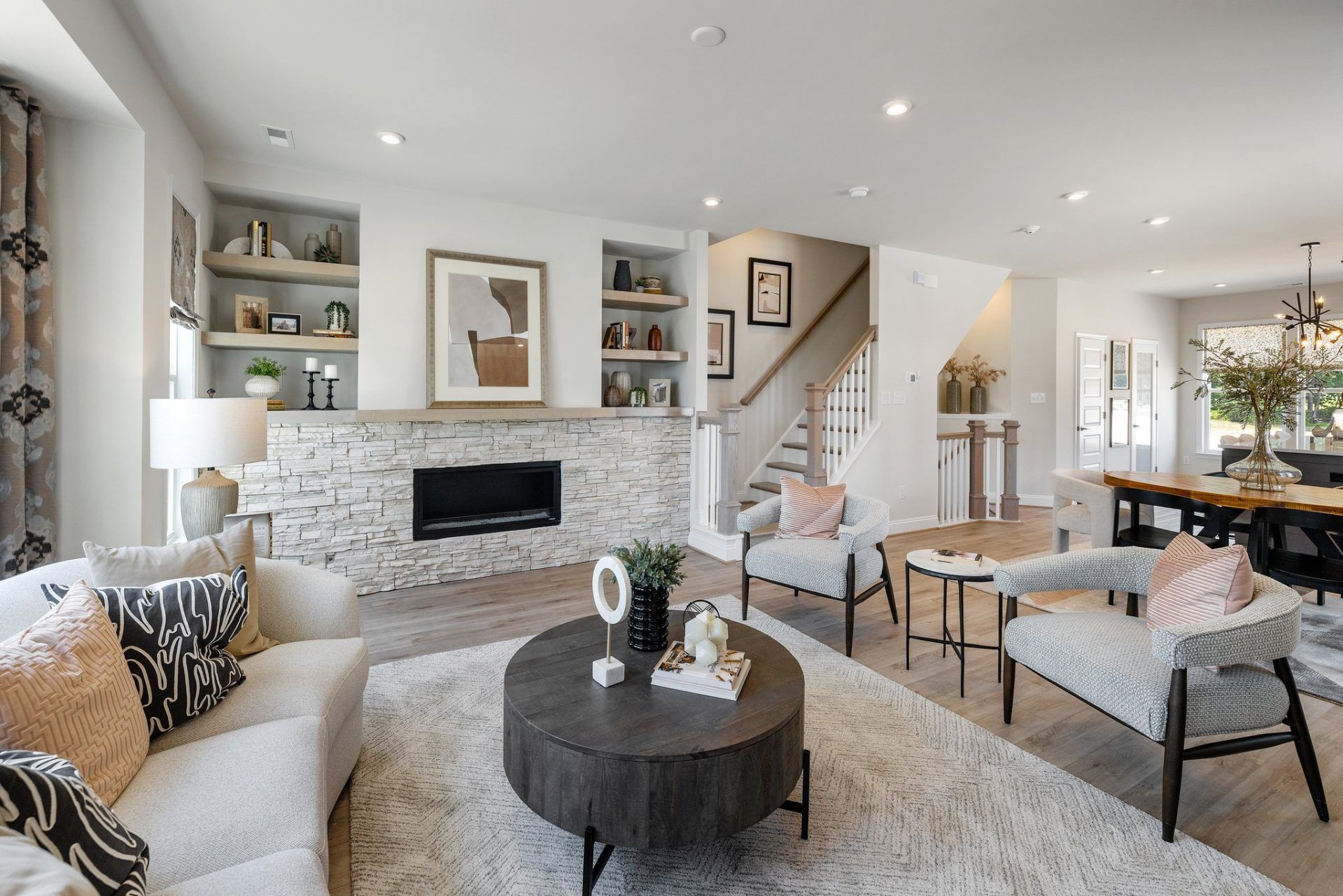 017_Drake_Family Room