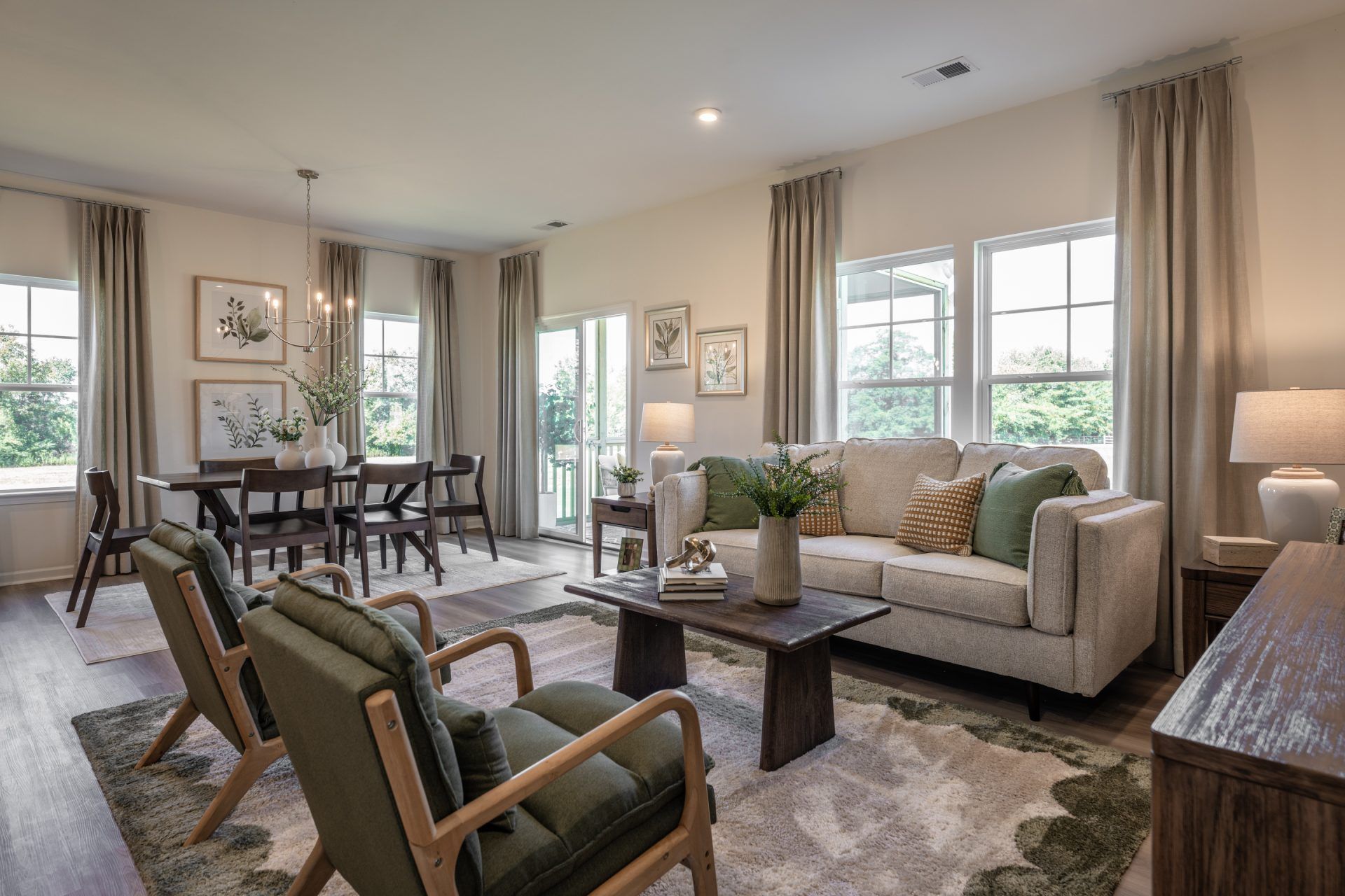 13 HHHunt Homes Maxwell - Family Room and Dining