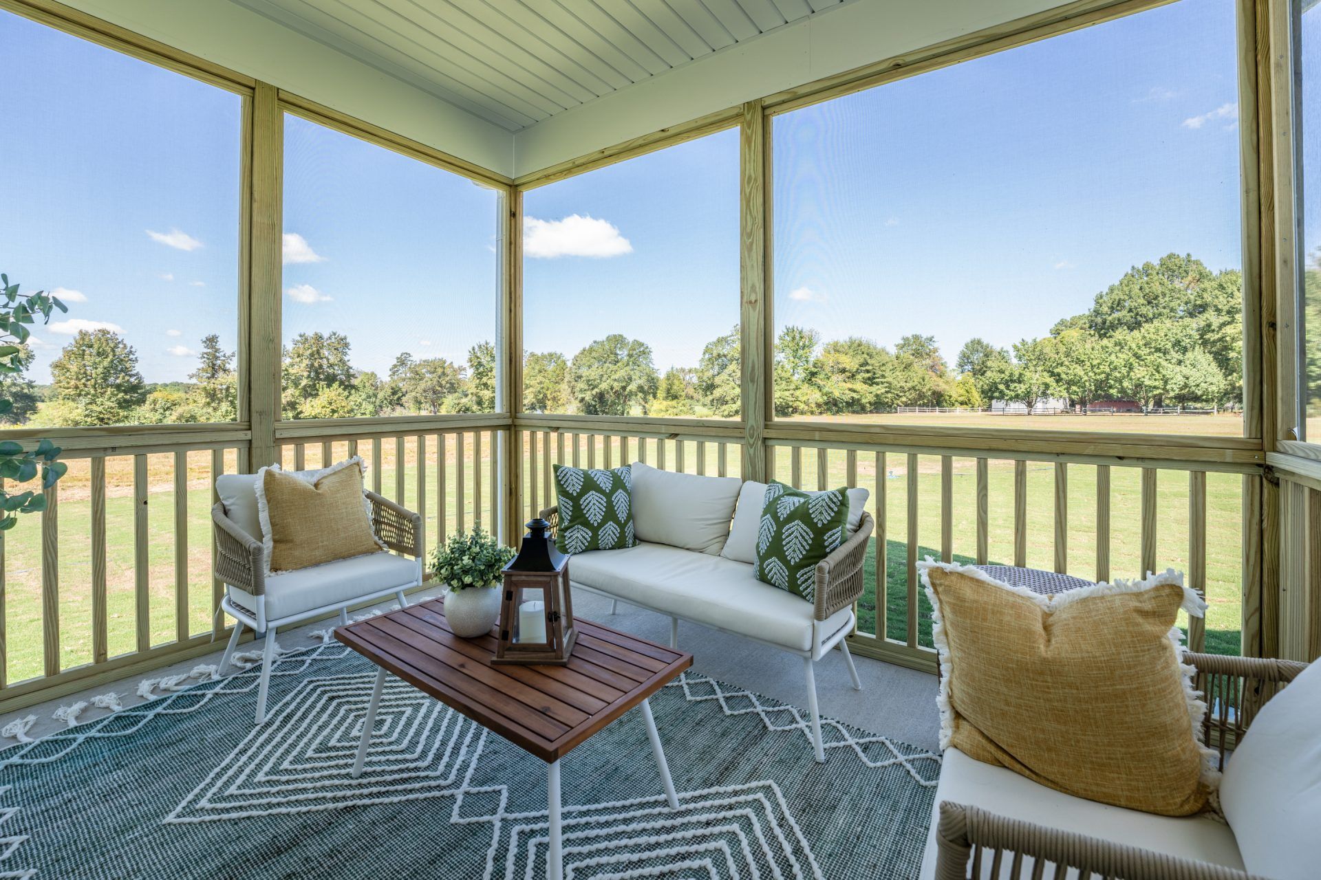 32 HHHunt Homes Maxwell - Screened Porch