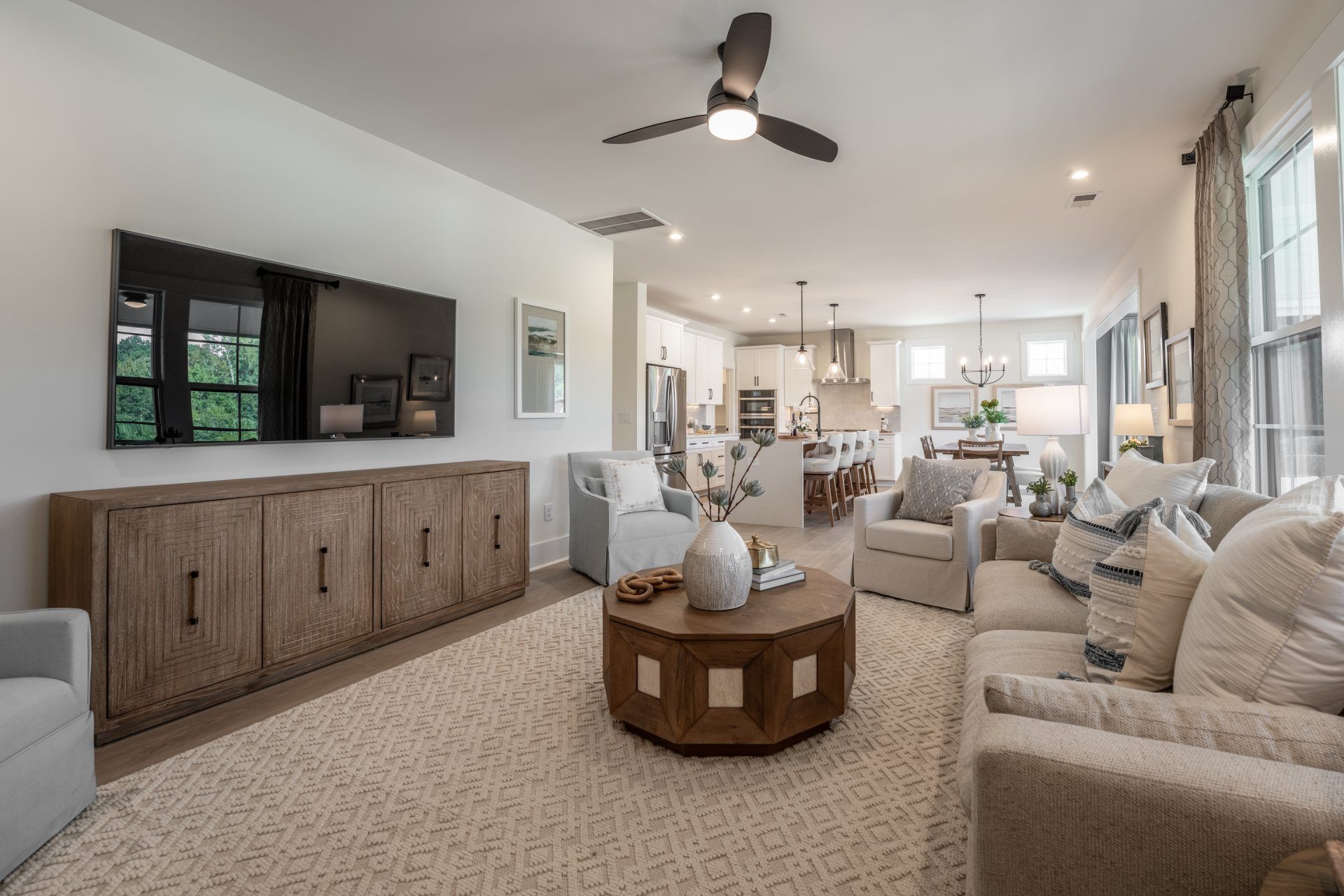 19 HHHunt Homes - Chatham- Family Room