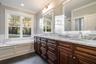 casa en HR Homes & Construction por HR Homes & Construction