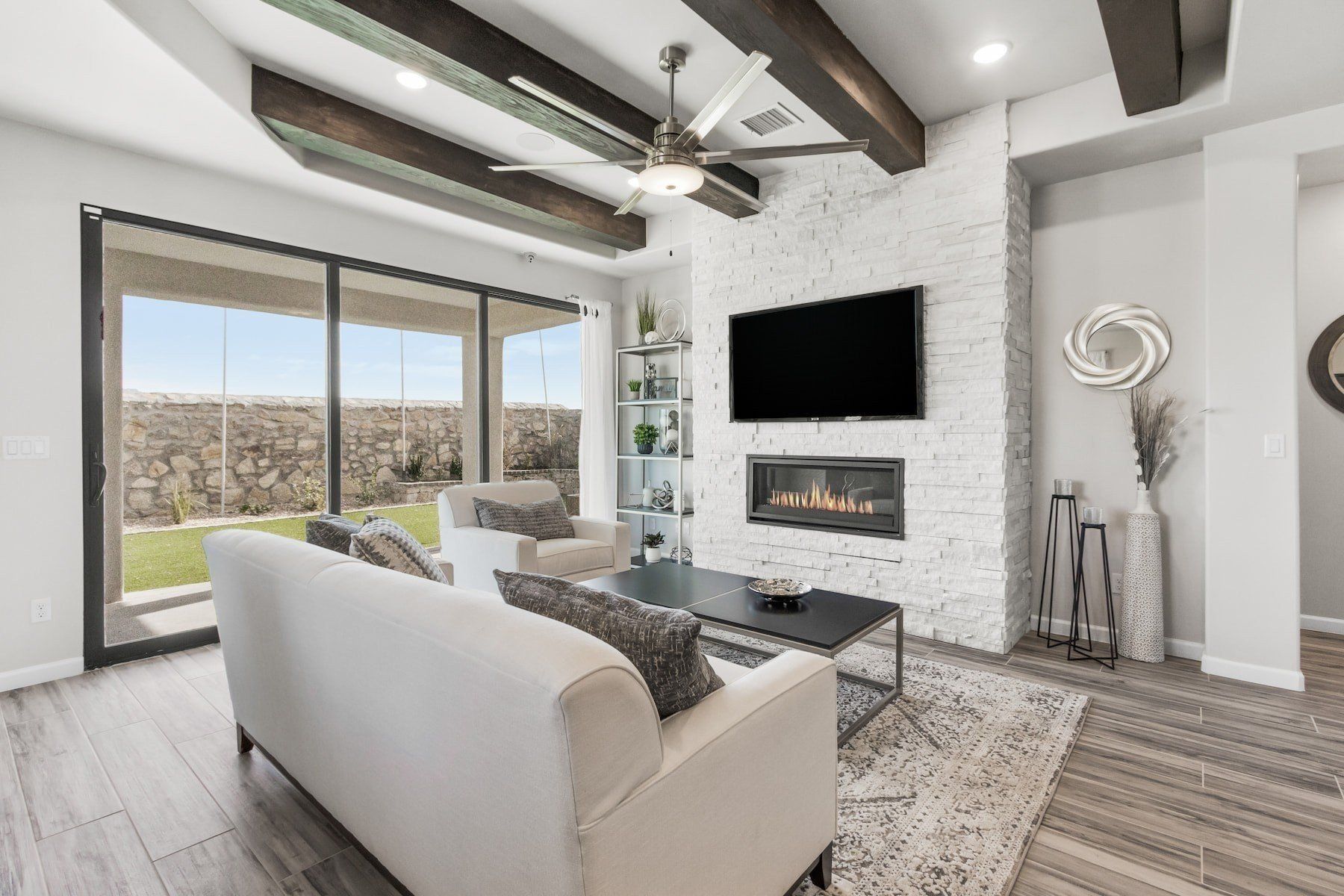 Emerald Estates por Hakes Brothers en El Paso Texas