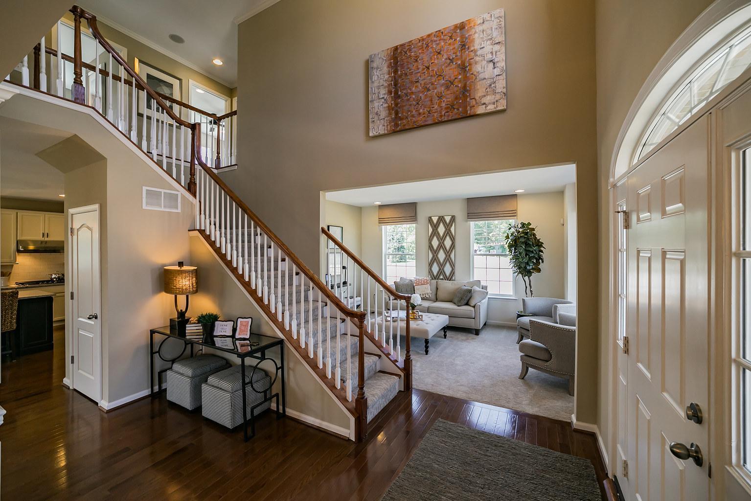 Foyer - 1090 Westminster Drive
