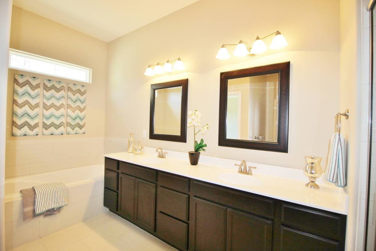 hall bath 2