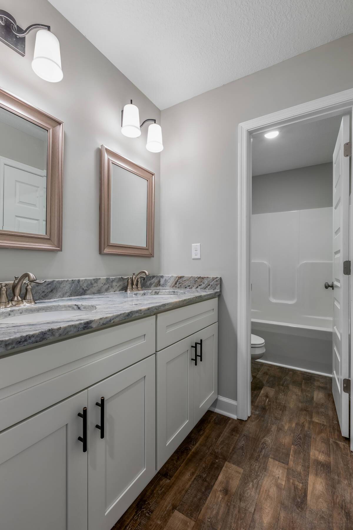 2nd floor bathroom