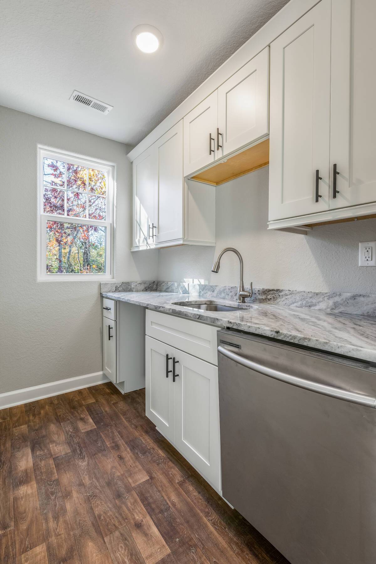 3rd floor wet bar