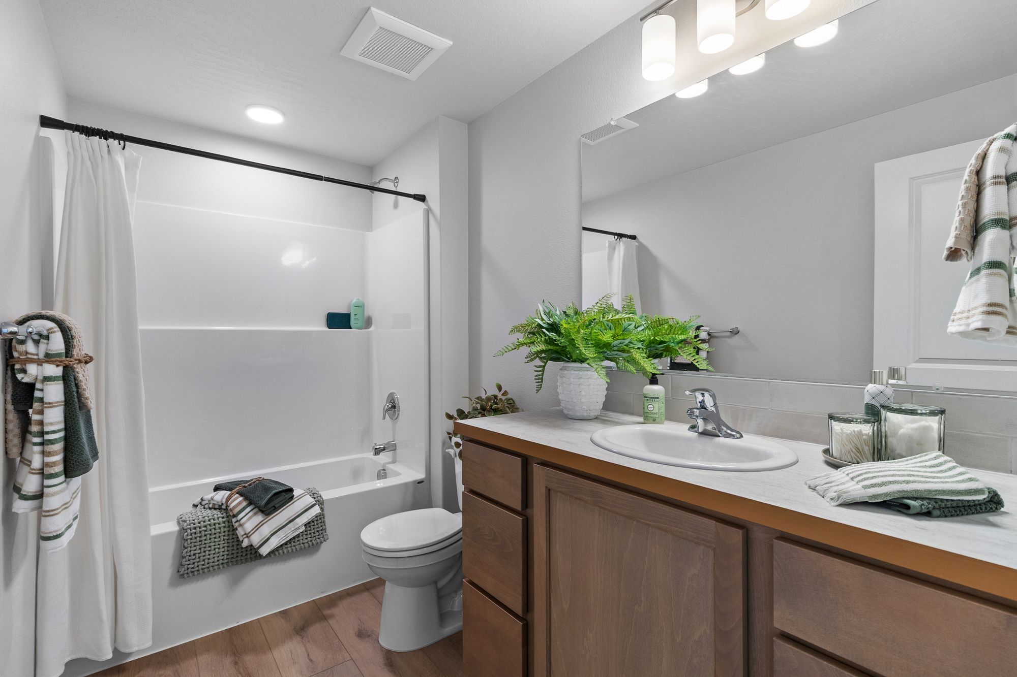 4349 Cove W Dr - (2 of 36)