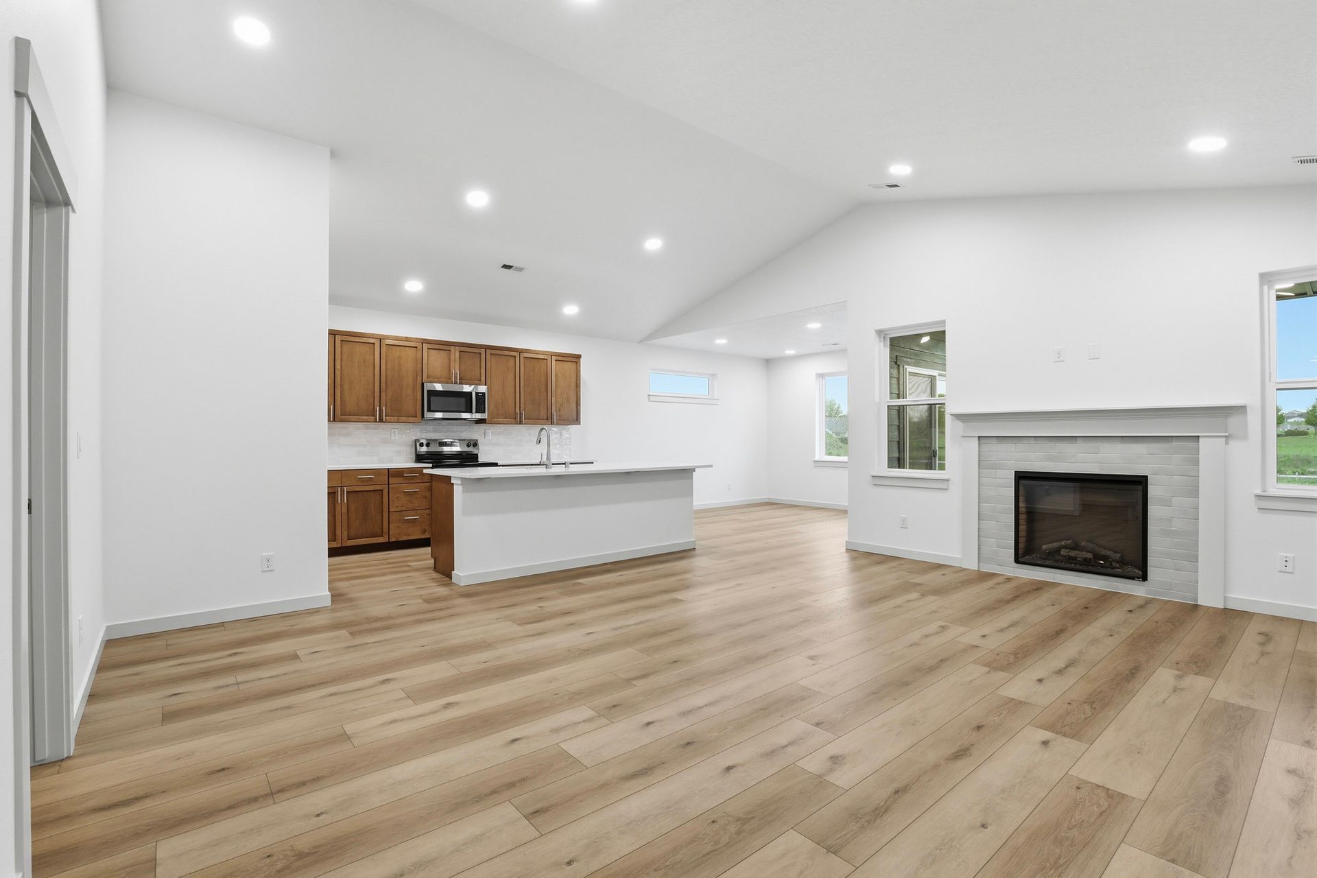 7_2402 annie pl