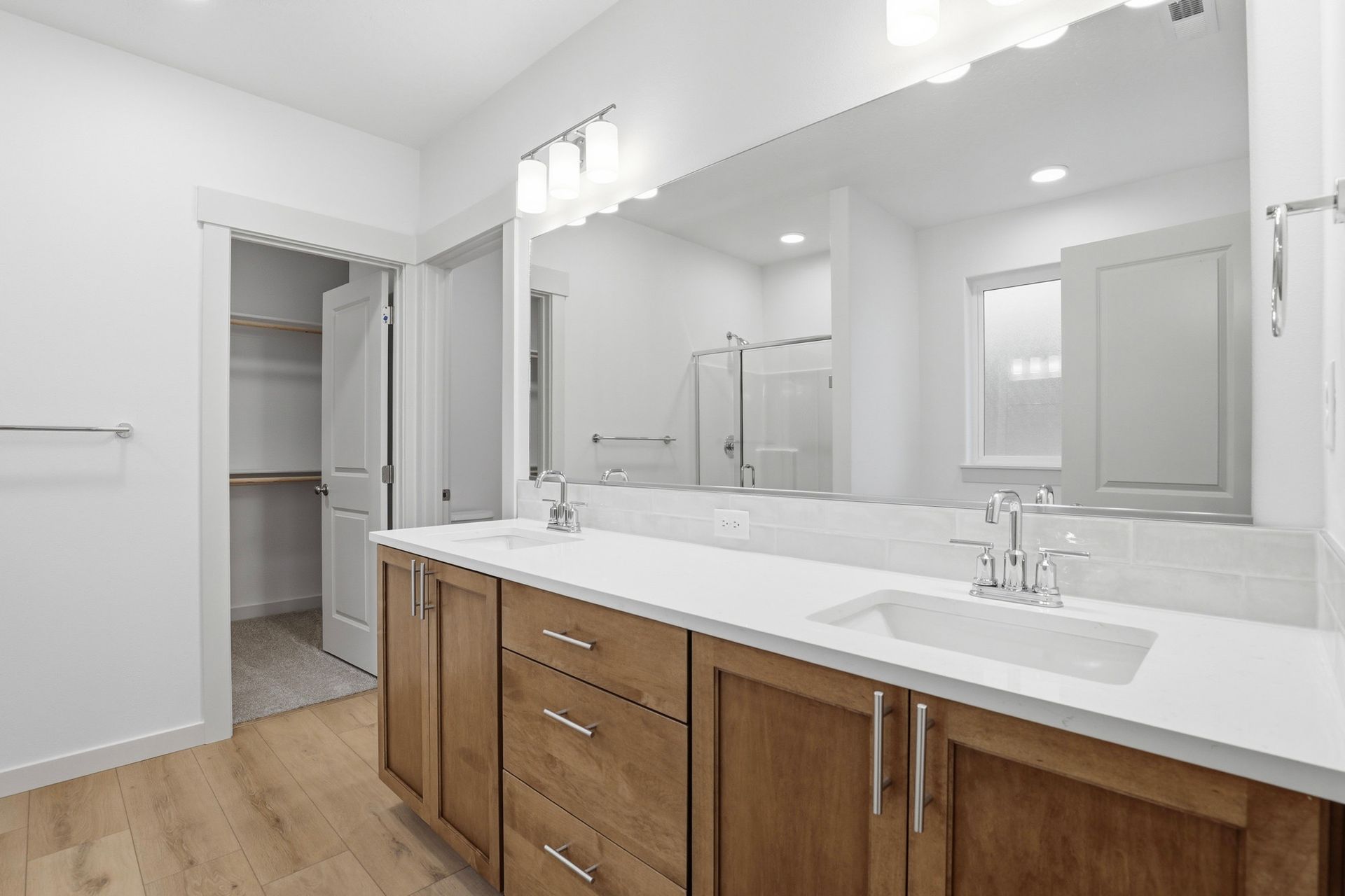 30_2402 annie pl