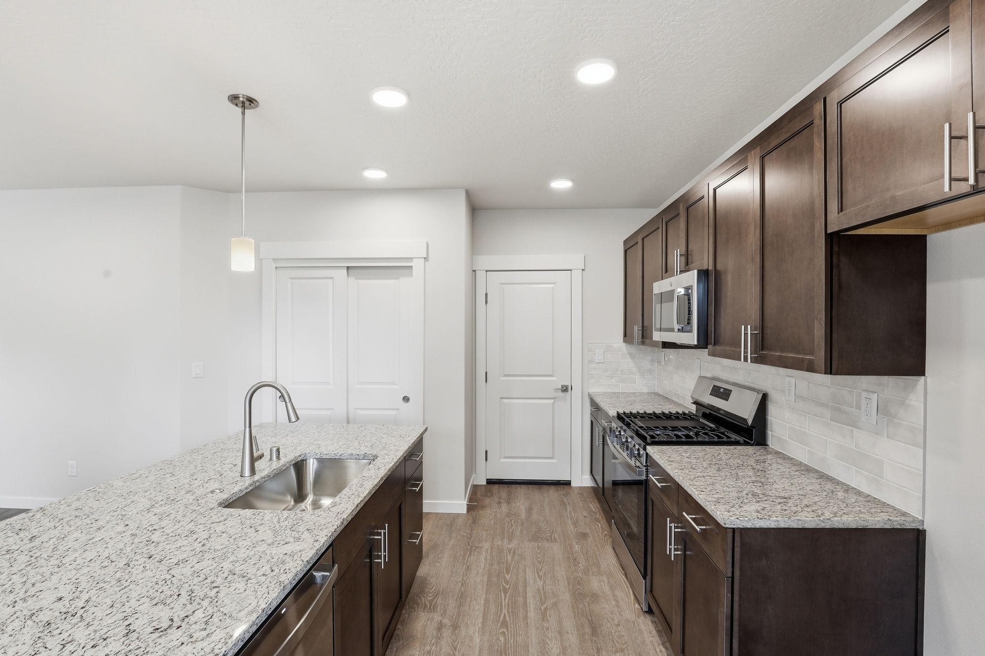 10_5311 n ainsworth ln