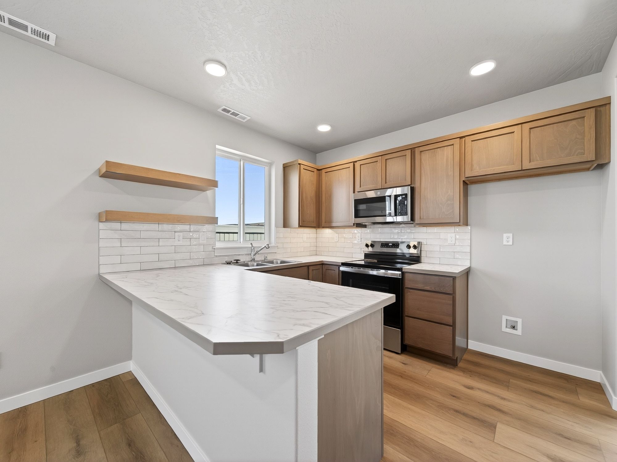 374 Aeon Ave-11