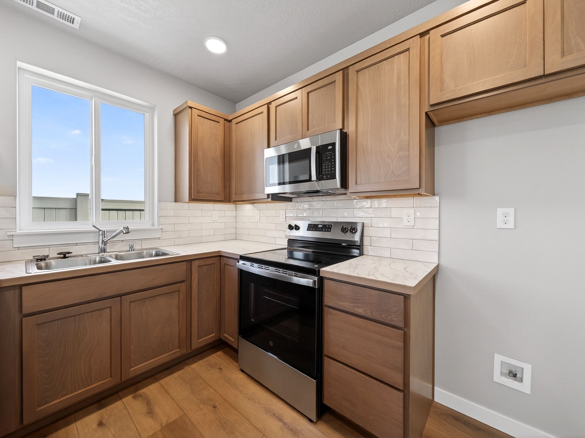 374 Aeon Ave-12