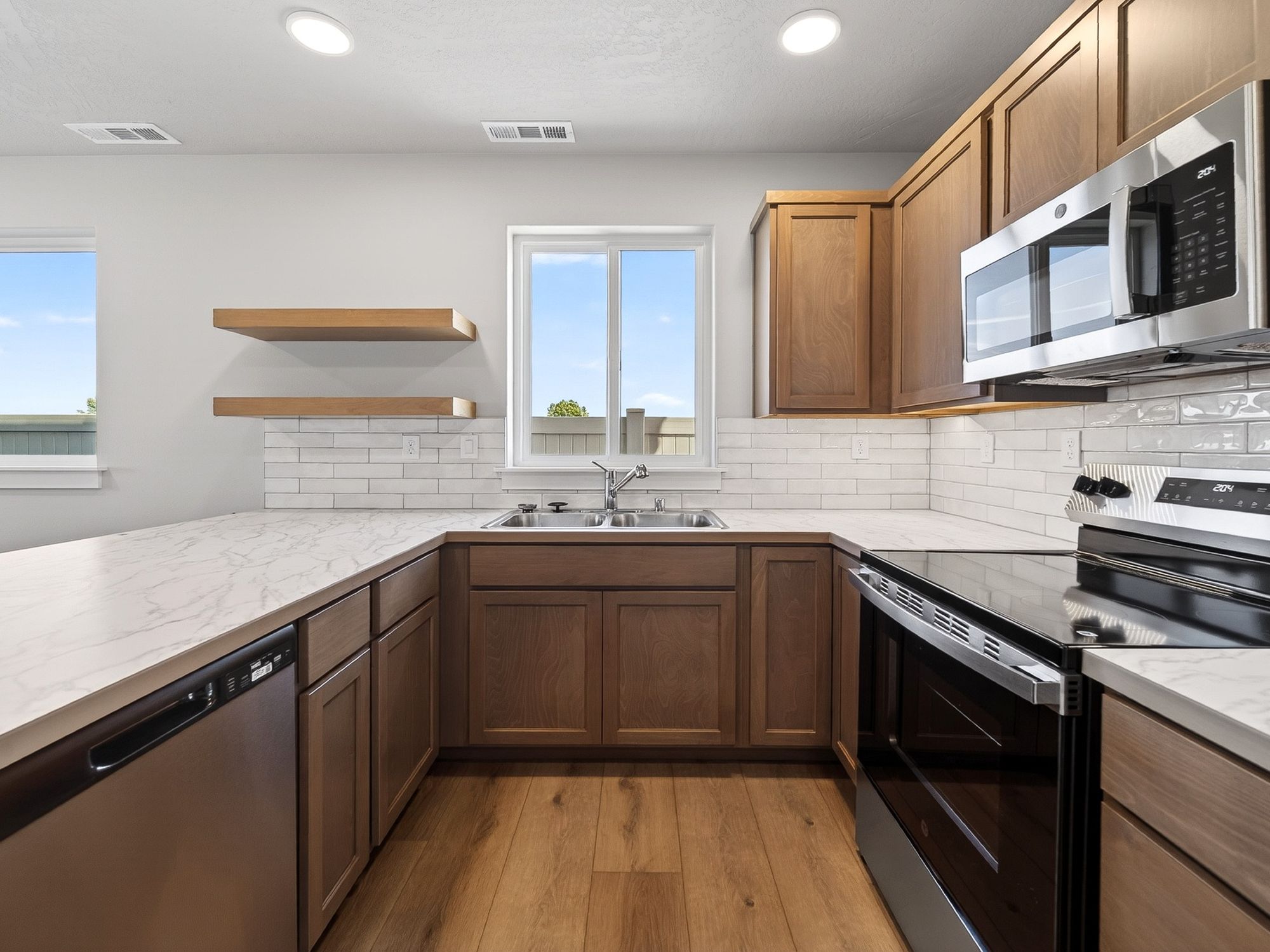374 Aeon Ave-14