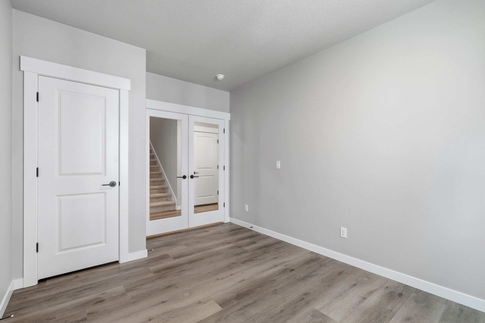 23_1517 w 67th ave