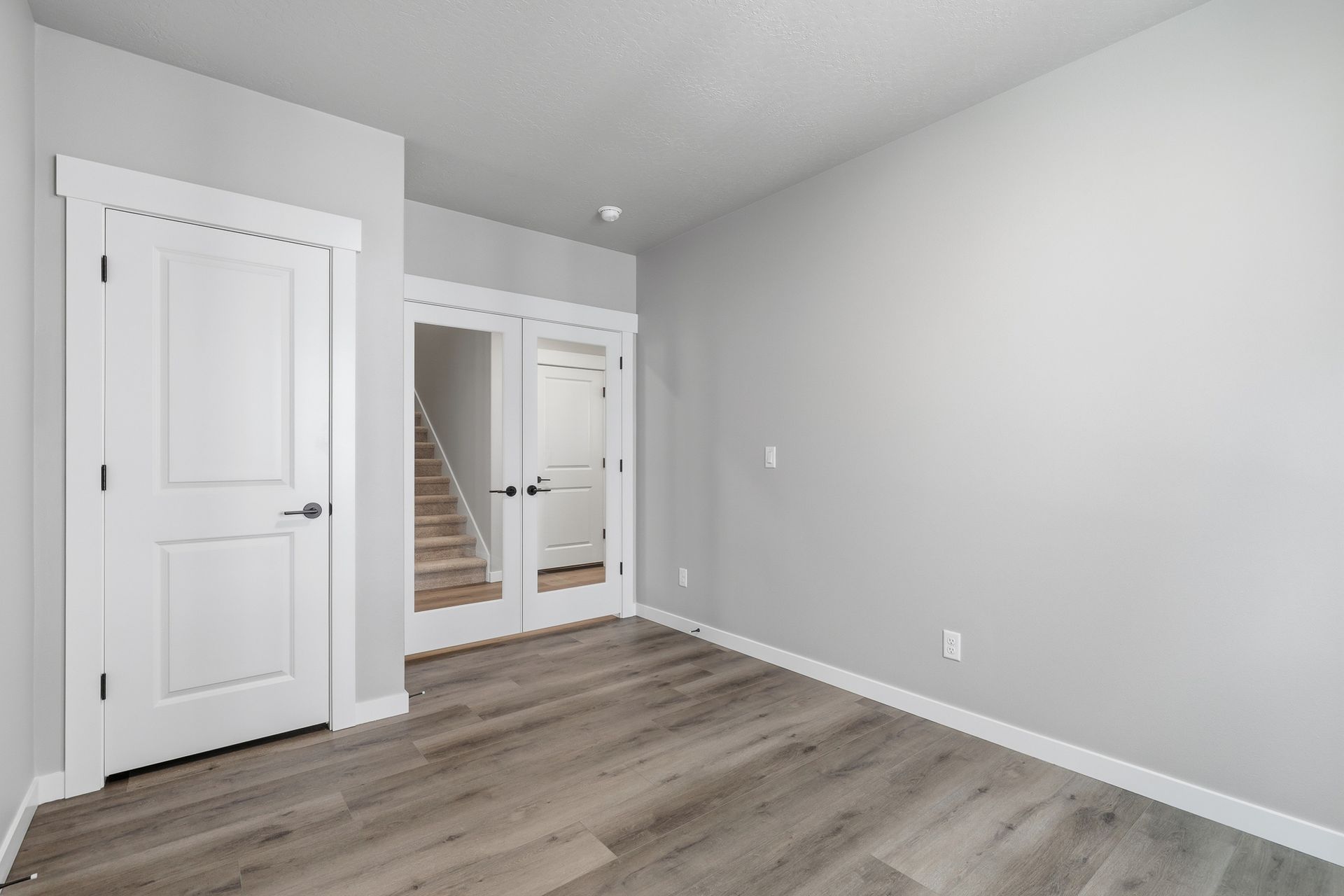 23_1517 w 67th ave