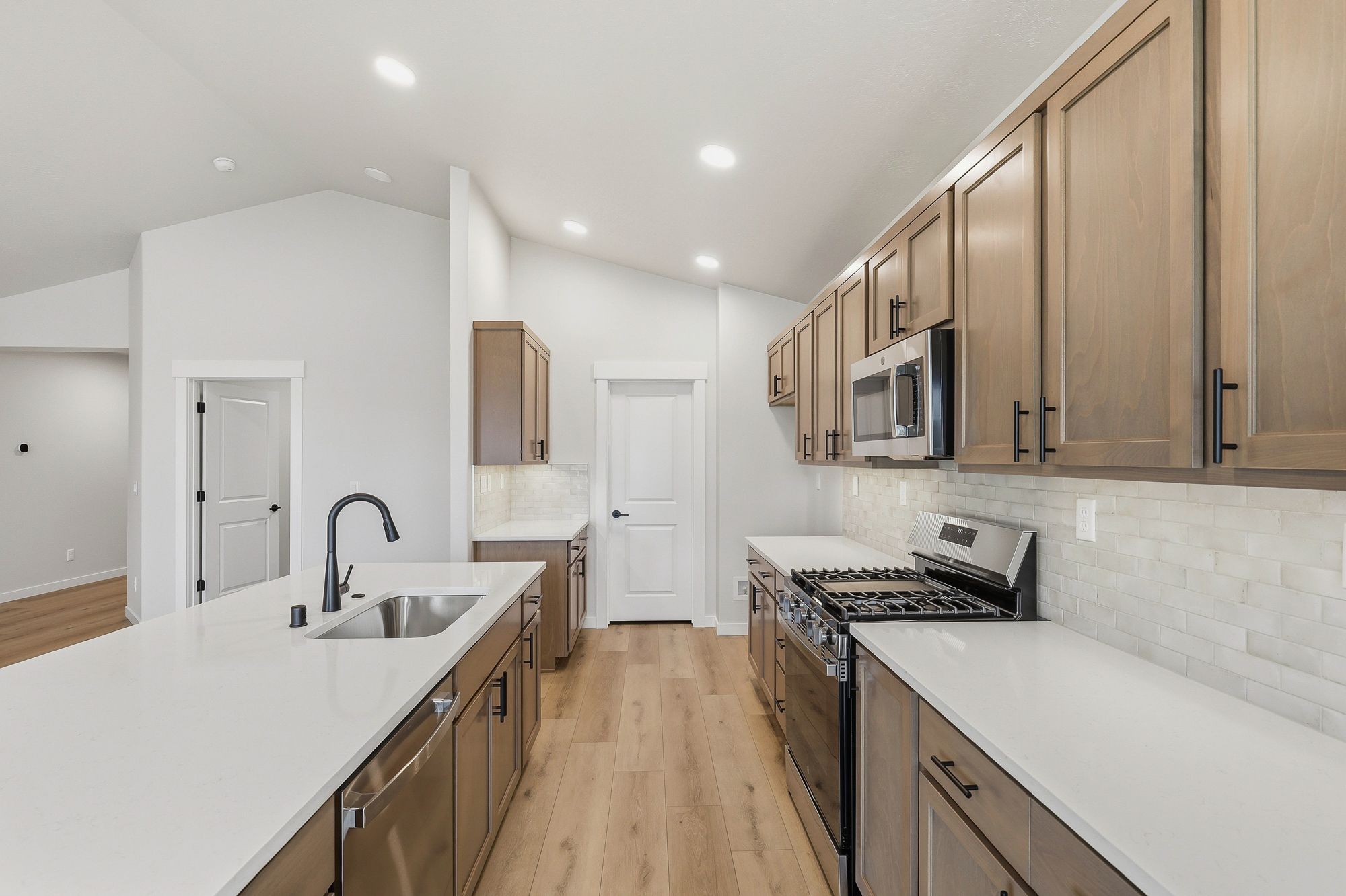 9_1536 w 67th ave