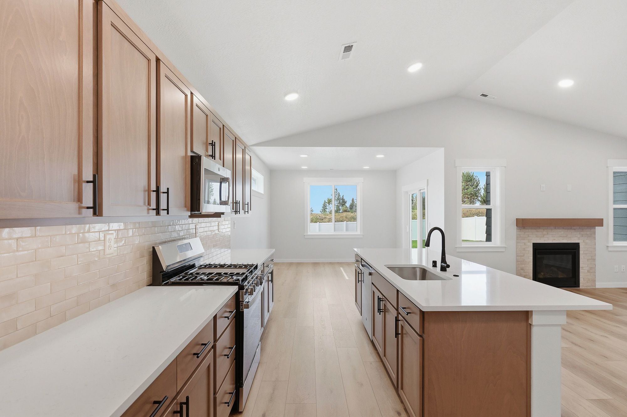 11_1536 w 67th ave