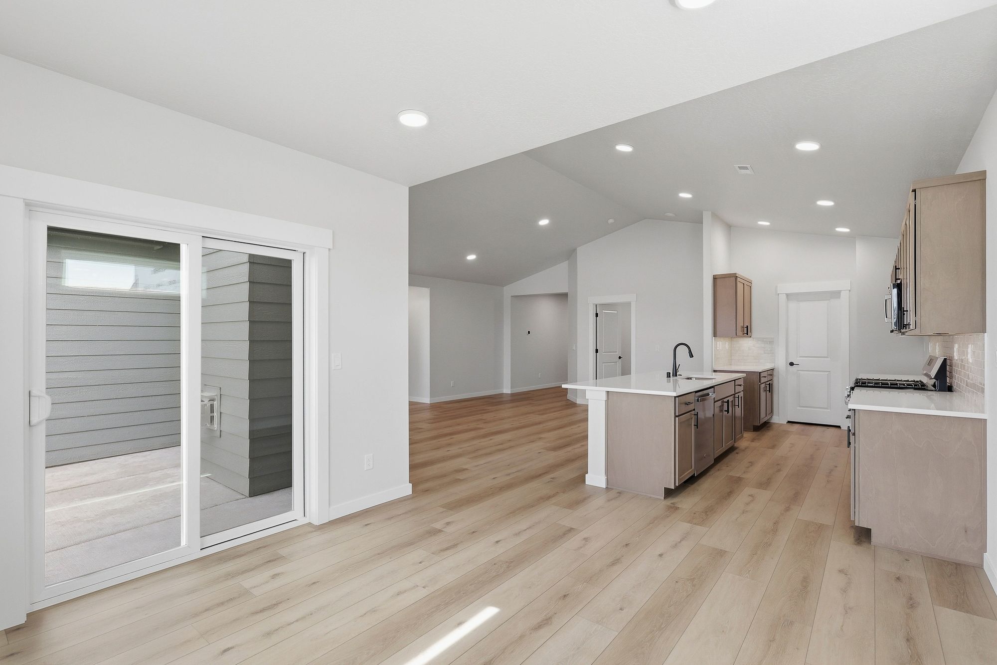 8_1536 w 67th ave