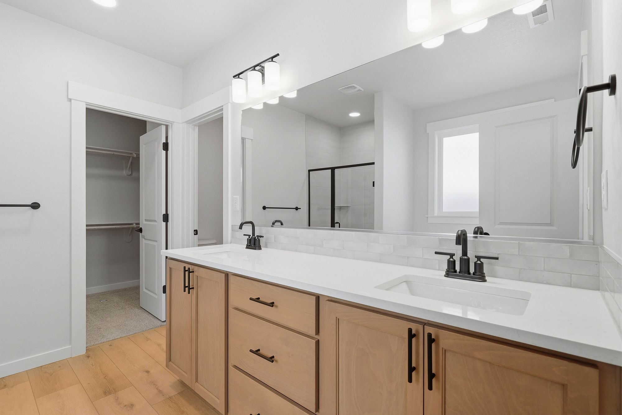 16_1536 w 67th ave