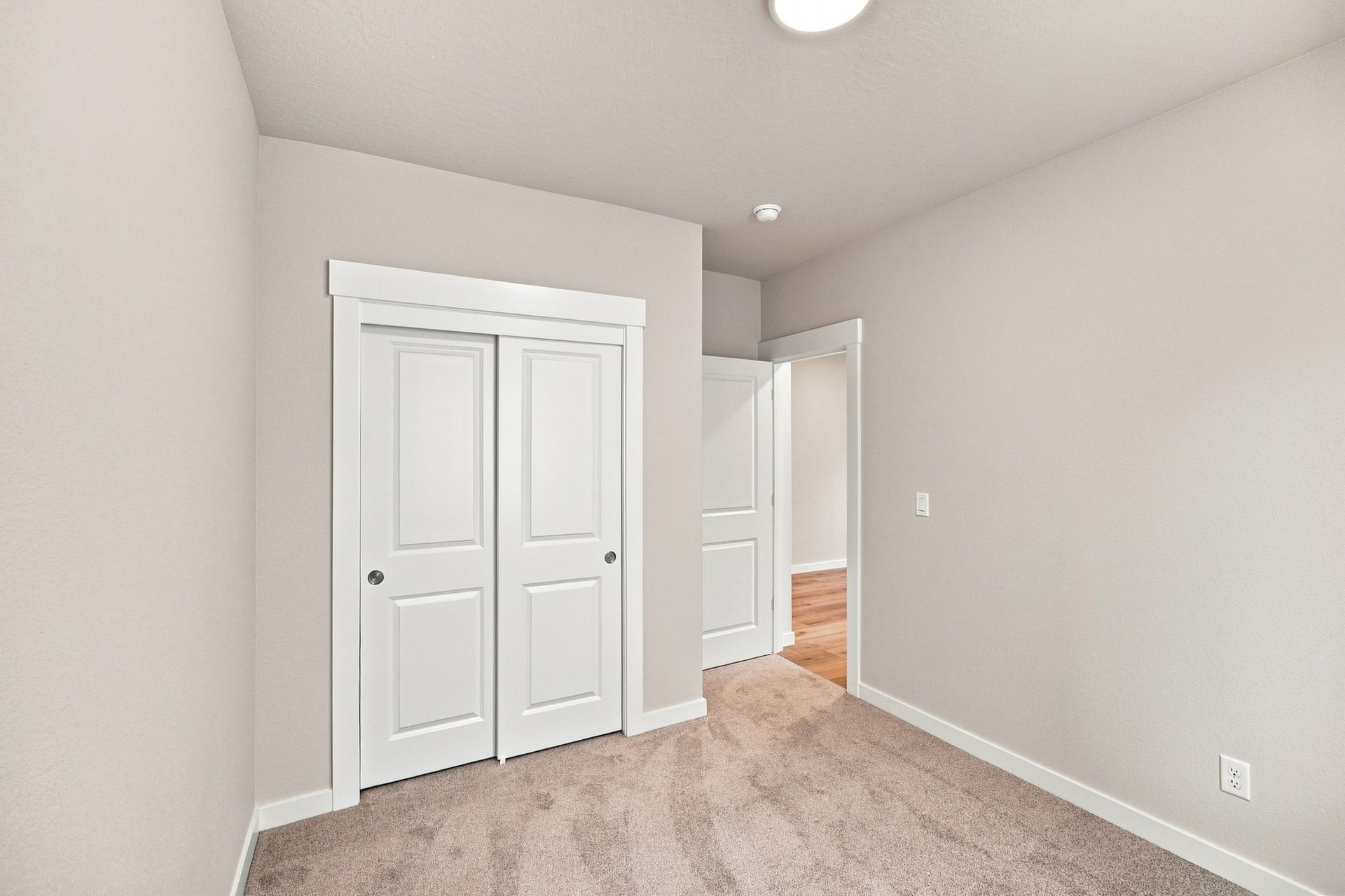 28-MIT_023