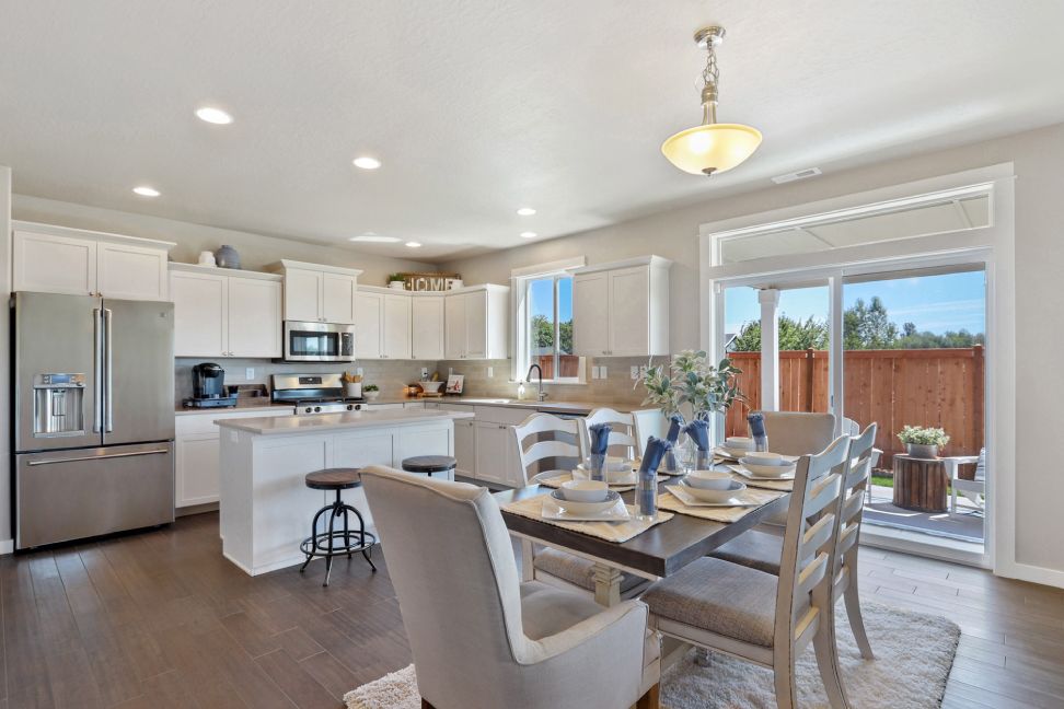 StoneridgeEncore_Dining-to-Kitchen_Web