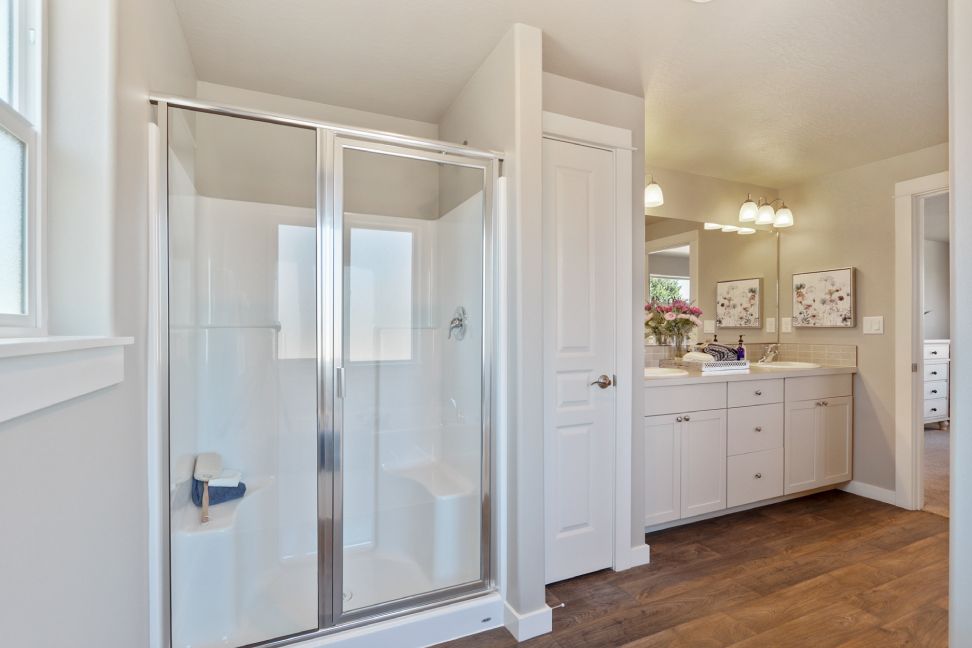 Stoneridge Encore - Main Bathroom 3