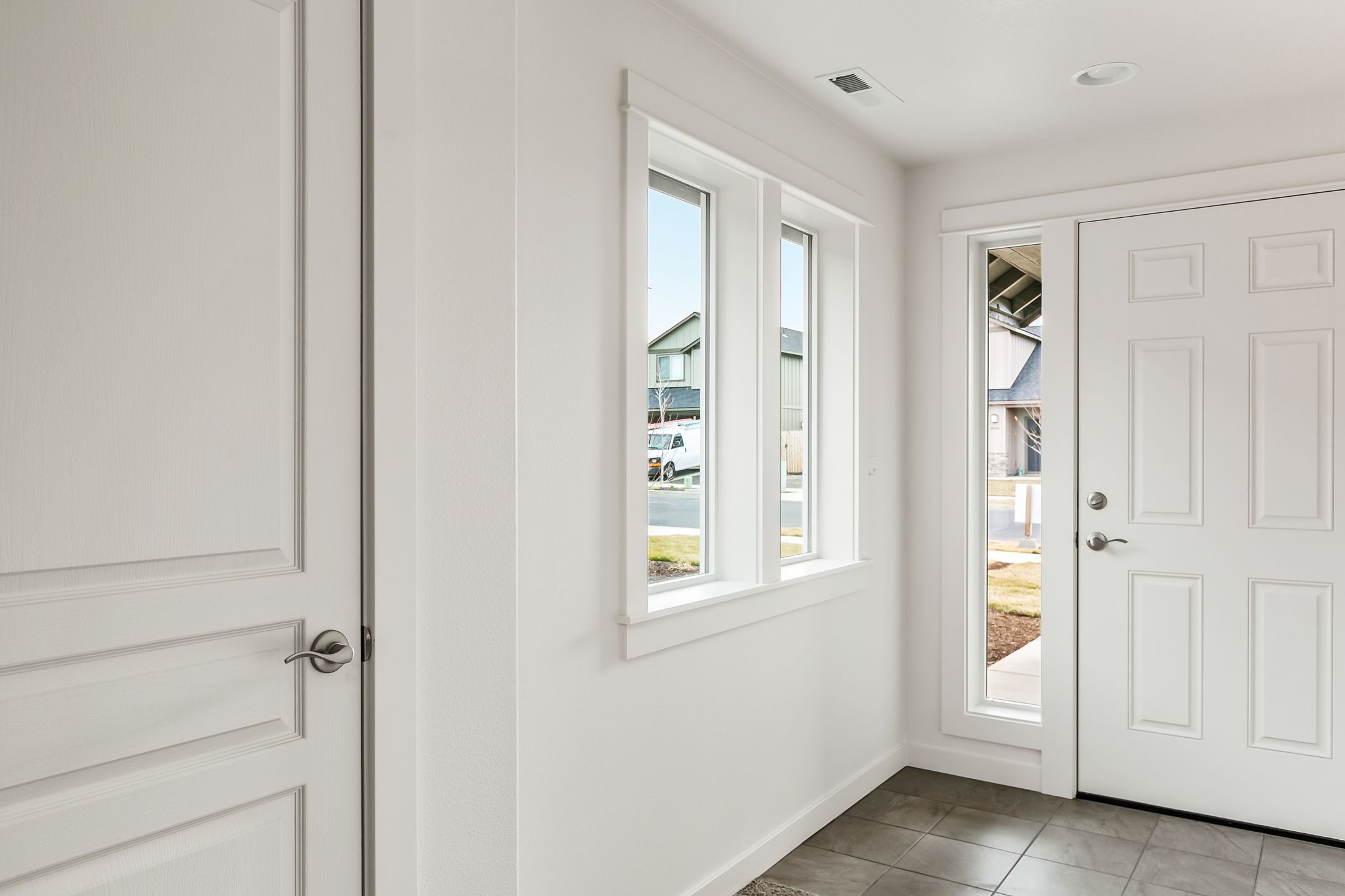 Arlington - Entryway