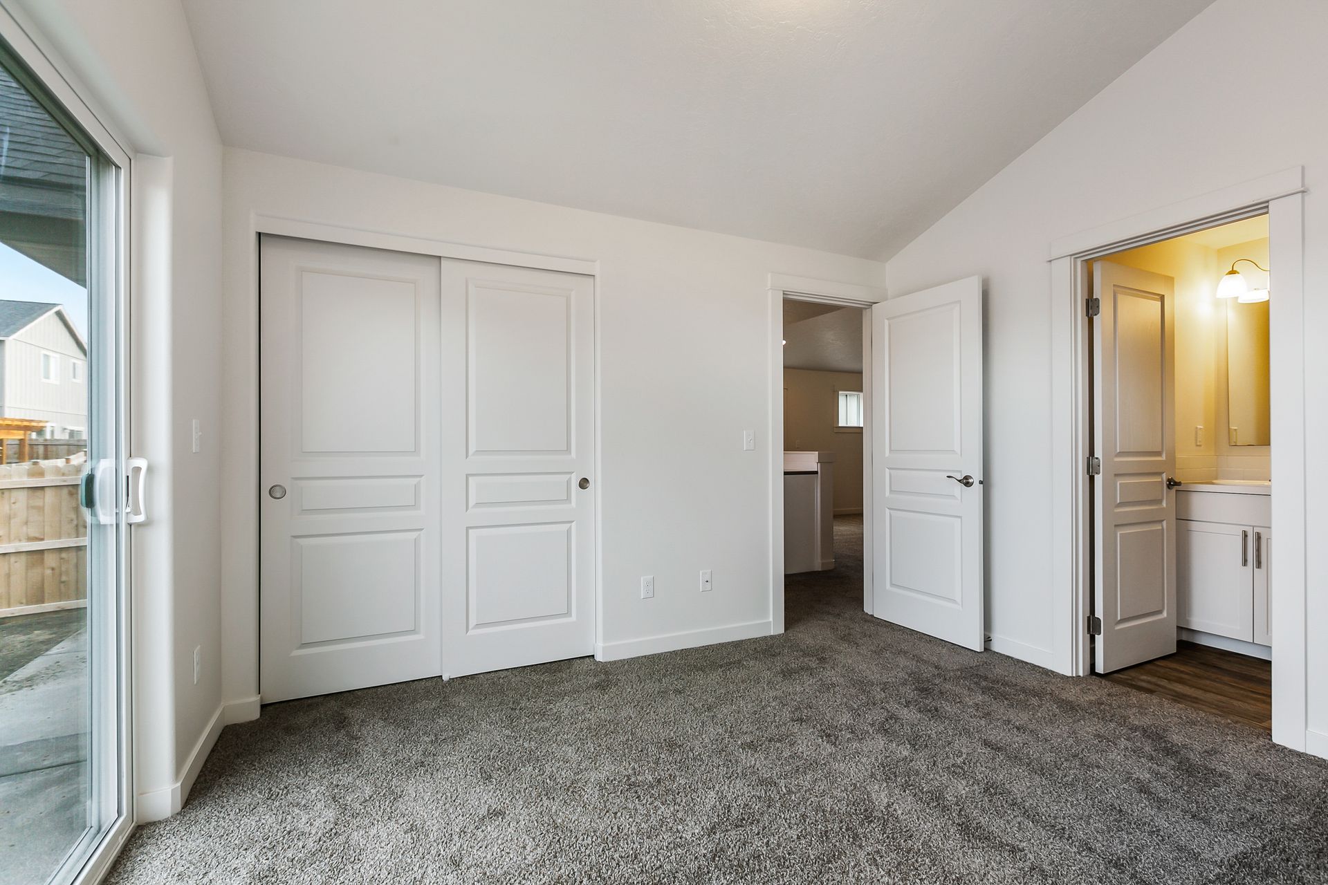 Arlington - Main Bedroom 2