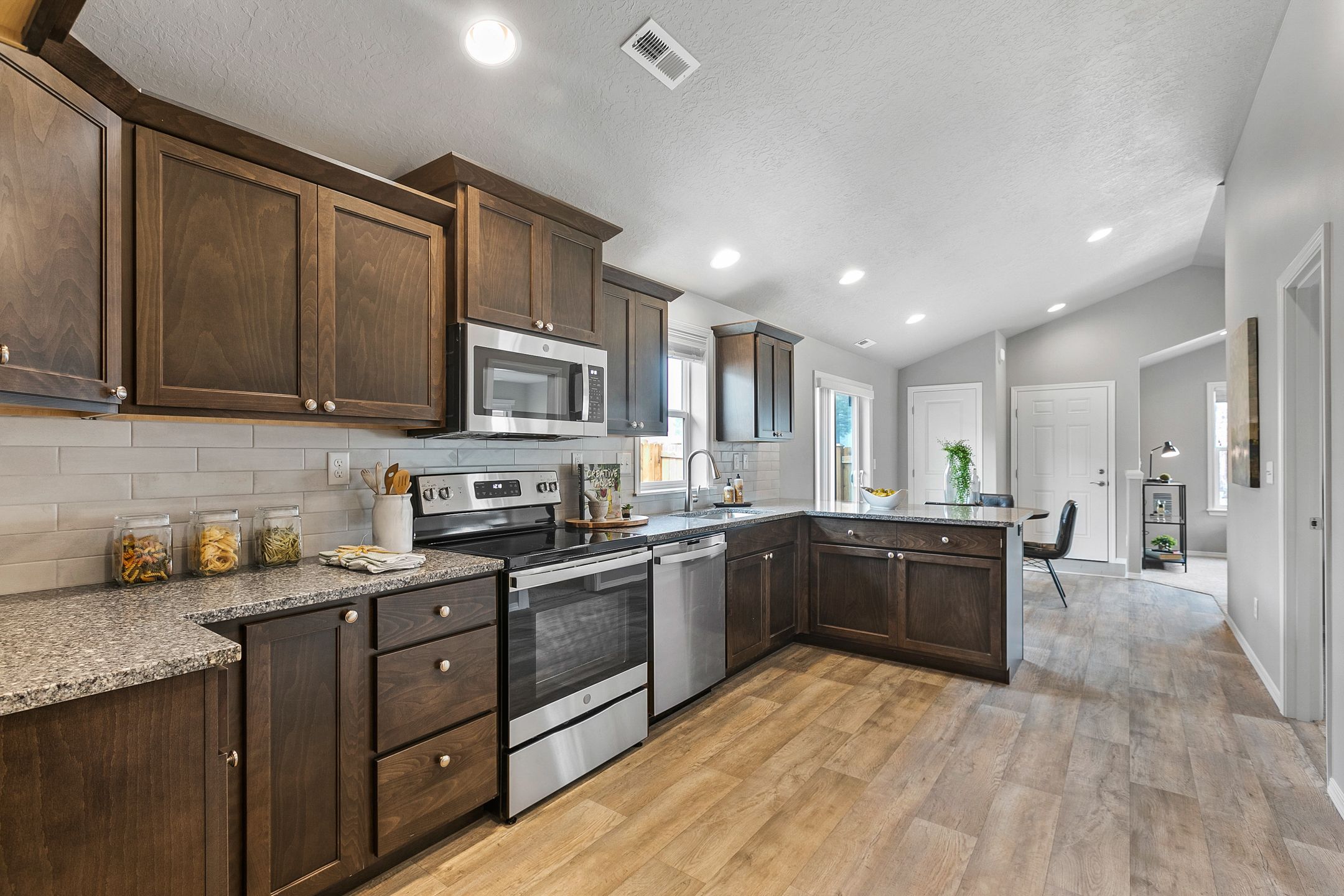 Benton - Kitchen