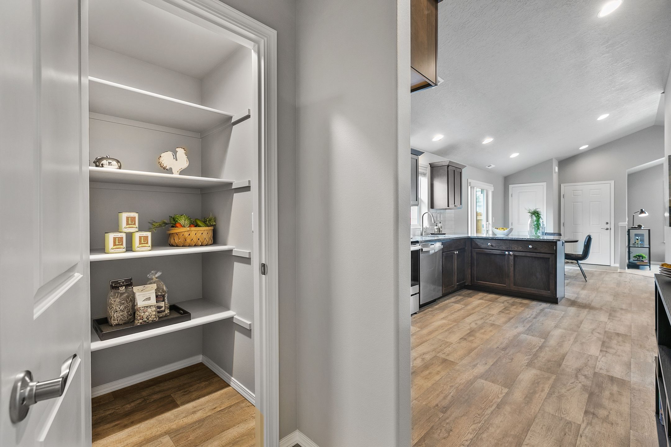 Benton - Pantry