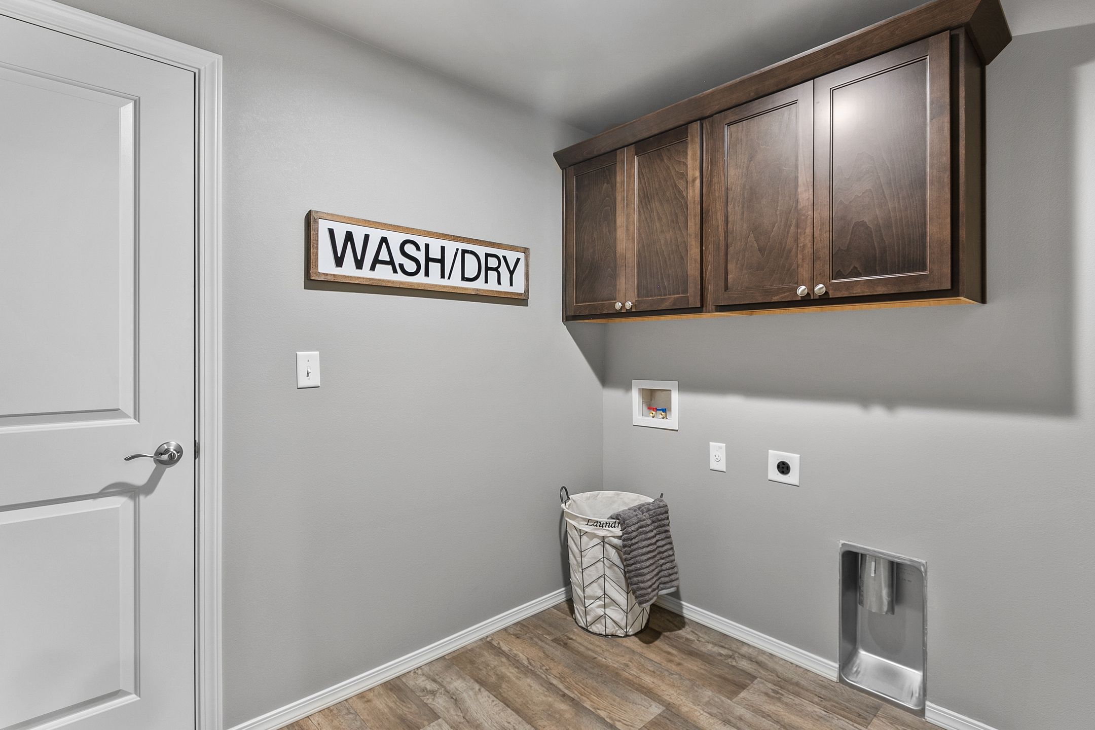 Benton - Laundry Room