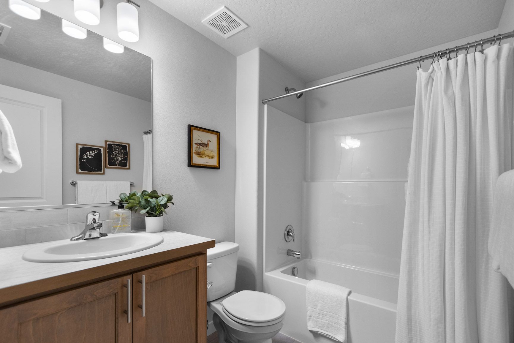 Alderwood - Main Bath 1