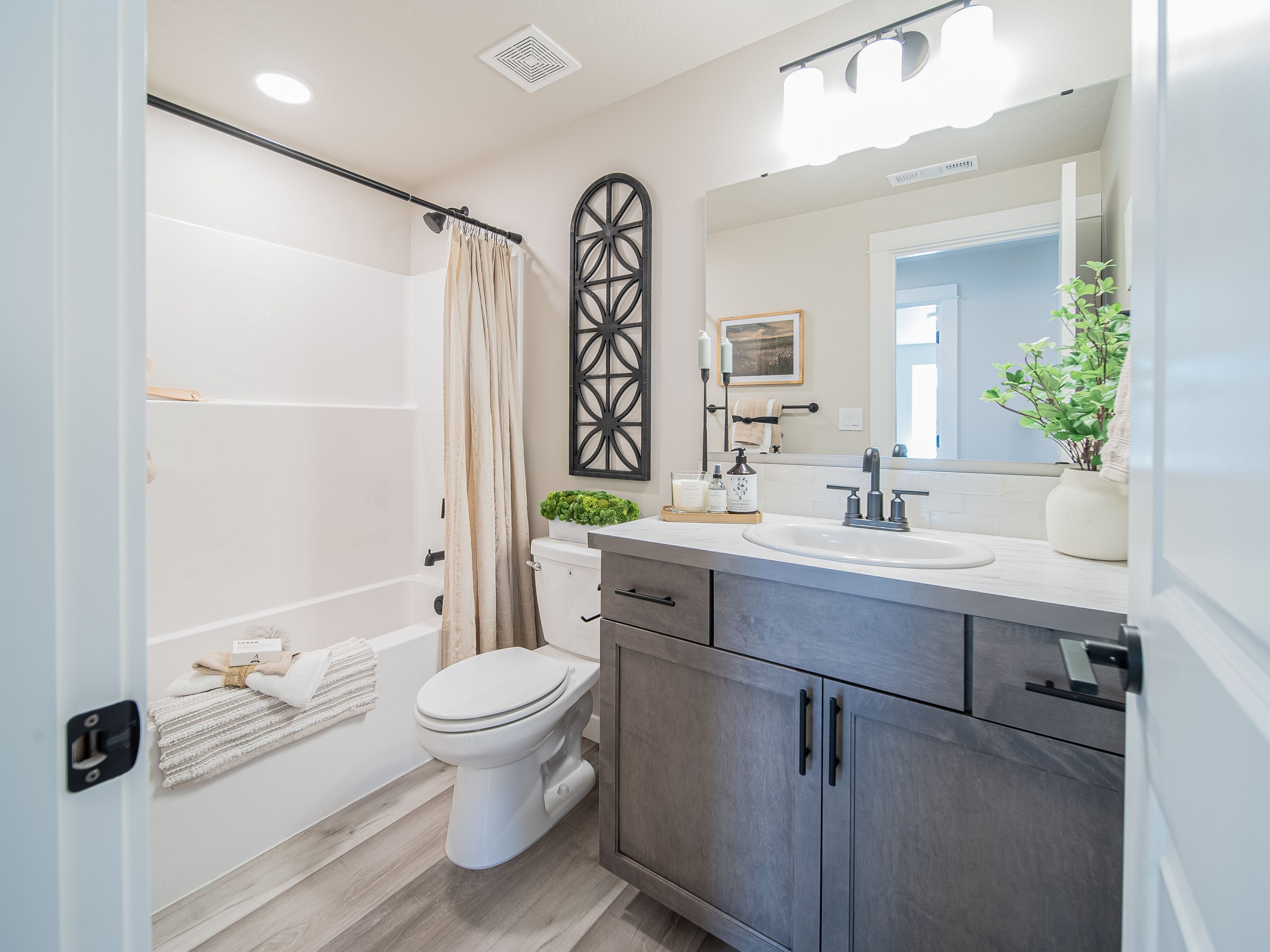 Pacific - Bathroom 1 - Edit