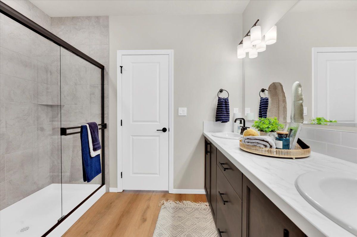 Jamison - Main Bathroom - Shower